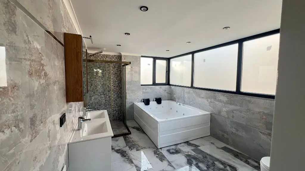 Jacuzzi bathroom